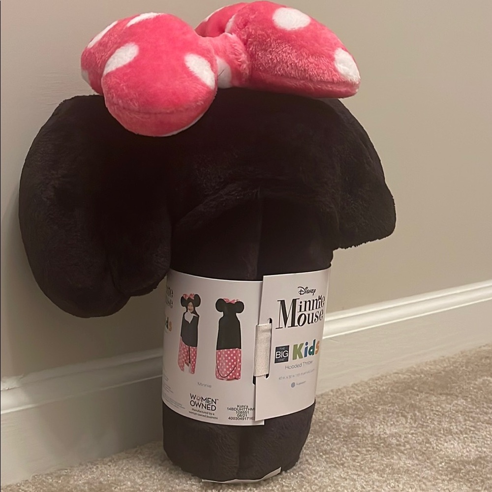 🆕 Minnie Mouse Hooded Throw
